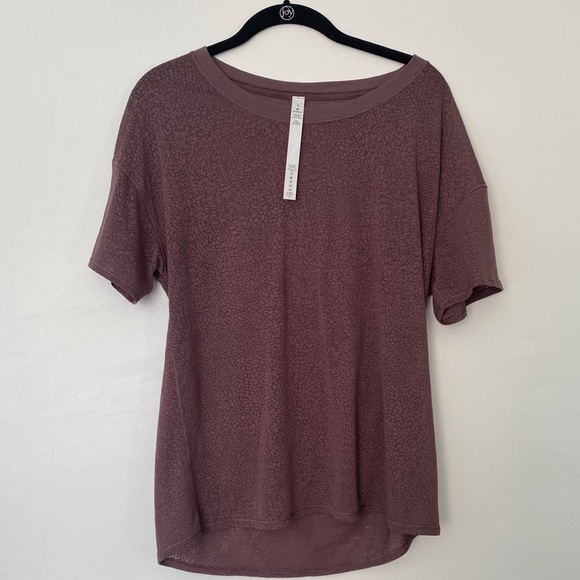 lululemon athletica Tops - 💥 HOST PICK 💥 Lululemon Hint of Sheer Tee